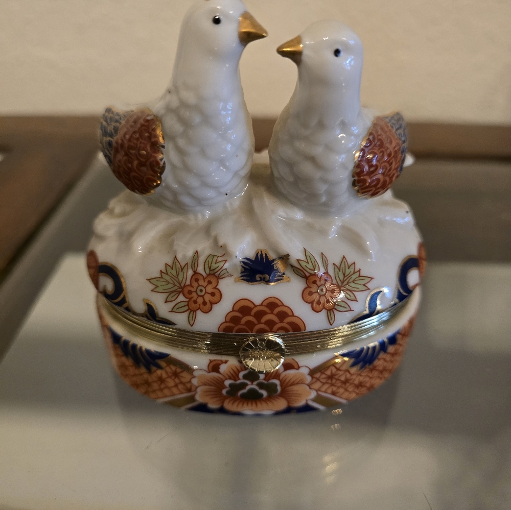 Porclain hand painted love bird trinket box Andrea by Sadek - Picture 6 of 12